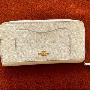 White coach wallet